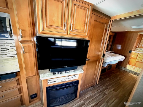 2018 Thor Palazzo 36.3 RV Photo 3