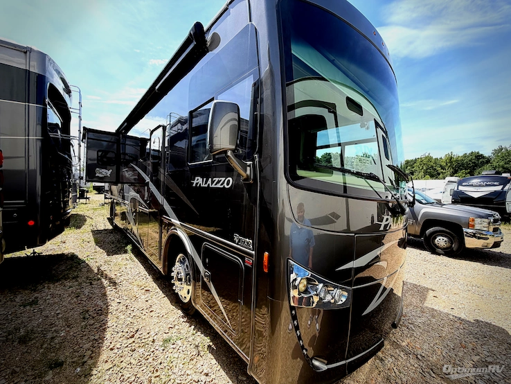 2018 Thor Palazzo 36.3 RV Photo 1