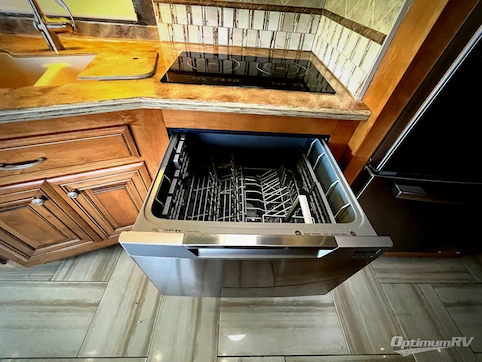 2015 Thor Tuscany 40DX RV Photo 3