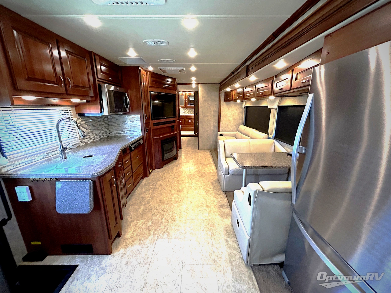 2016 Fleetwood Excursion 36K Photo 4