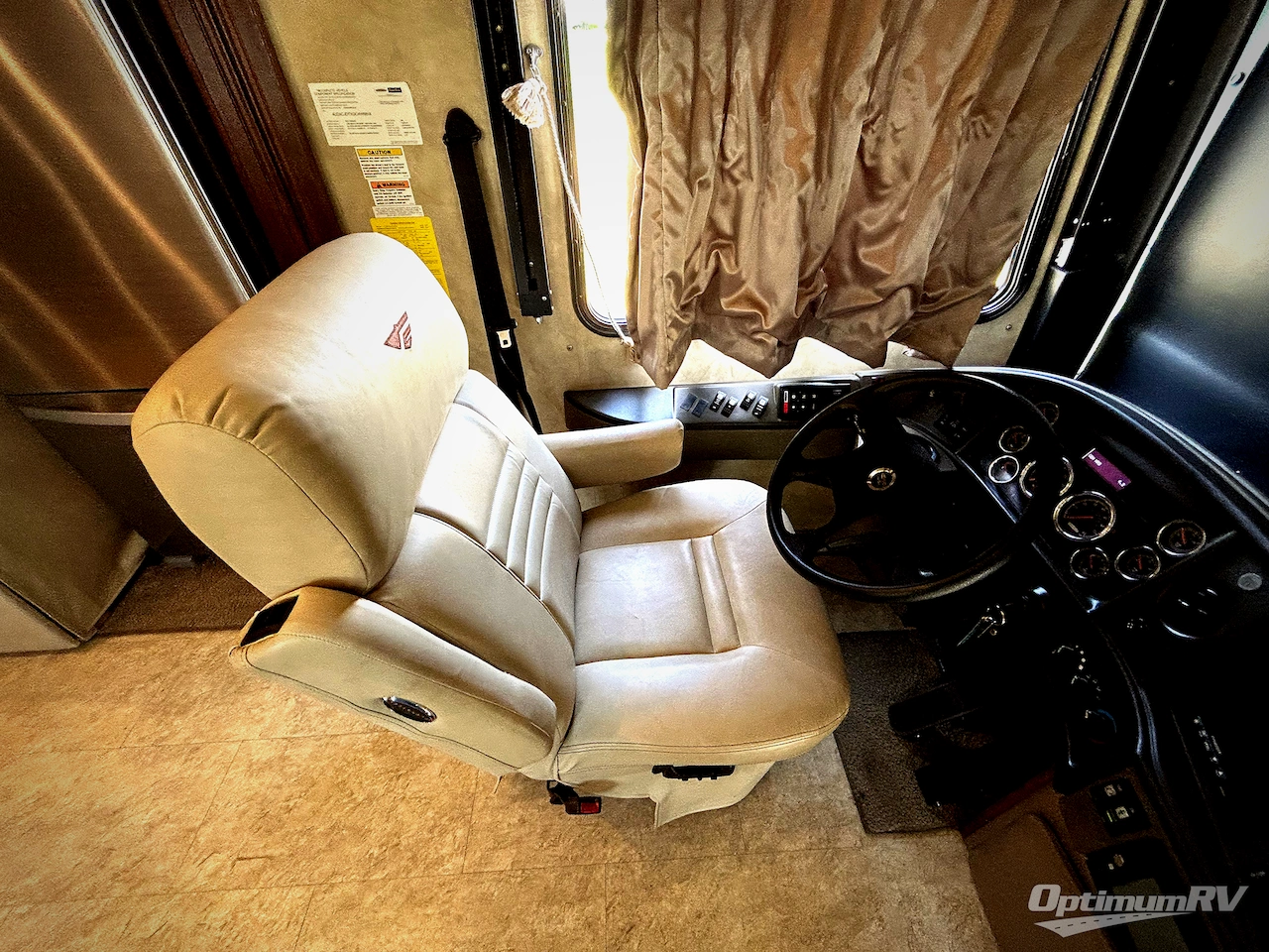 2016 Fleetwood Excursion 36K Photo 7