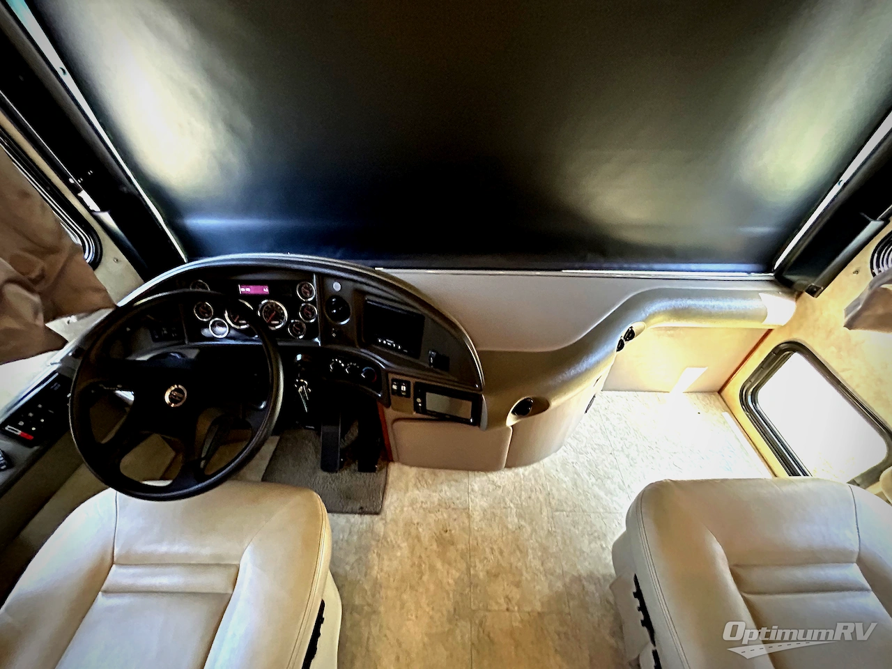 2016 Fleetwood Excursion 36K Photo 8