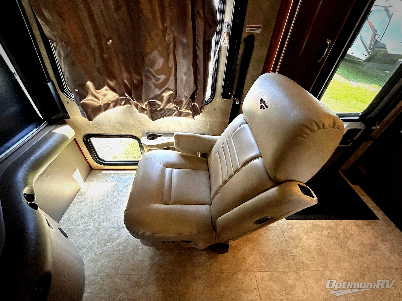 2016 Fleetwood Excursion 36K Photo 9