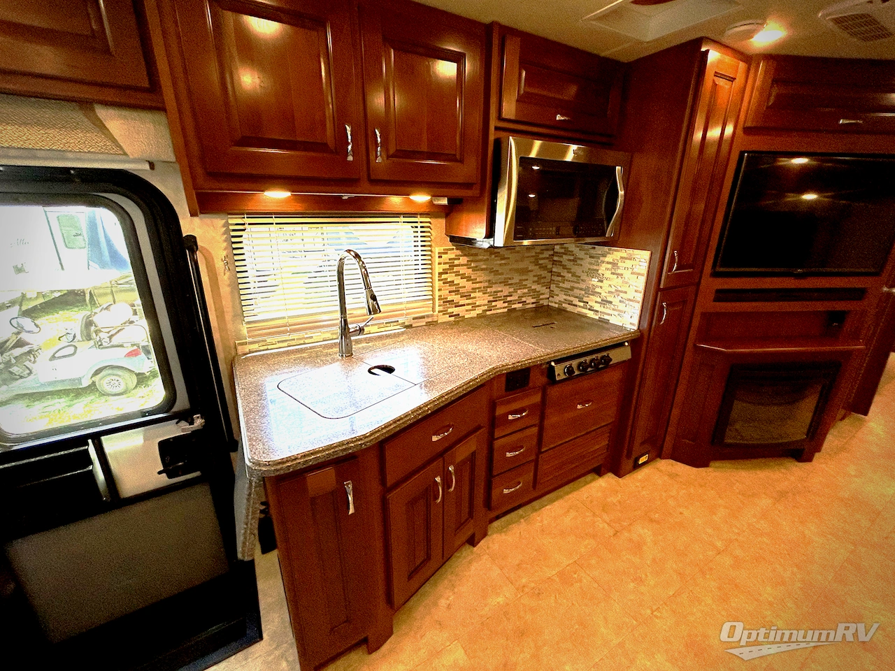 2016 Fleetwood Excursion 36K Photo 10
