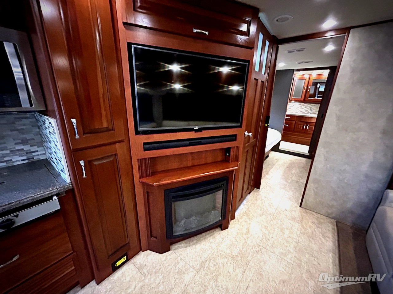 2016 Fleetwood Excursion 36K Photo 14