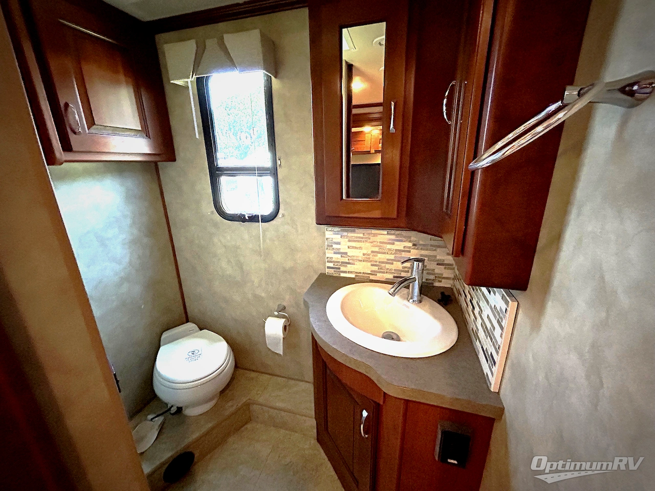 2016 Fleetwood Excursion 36K Photo 15