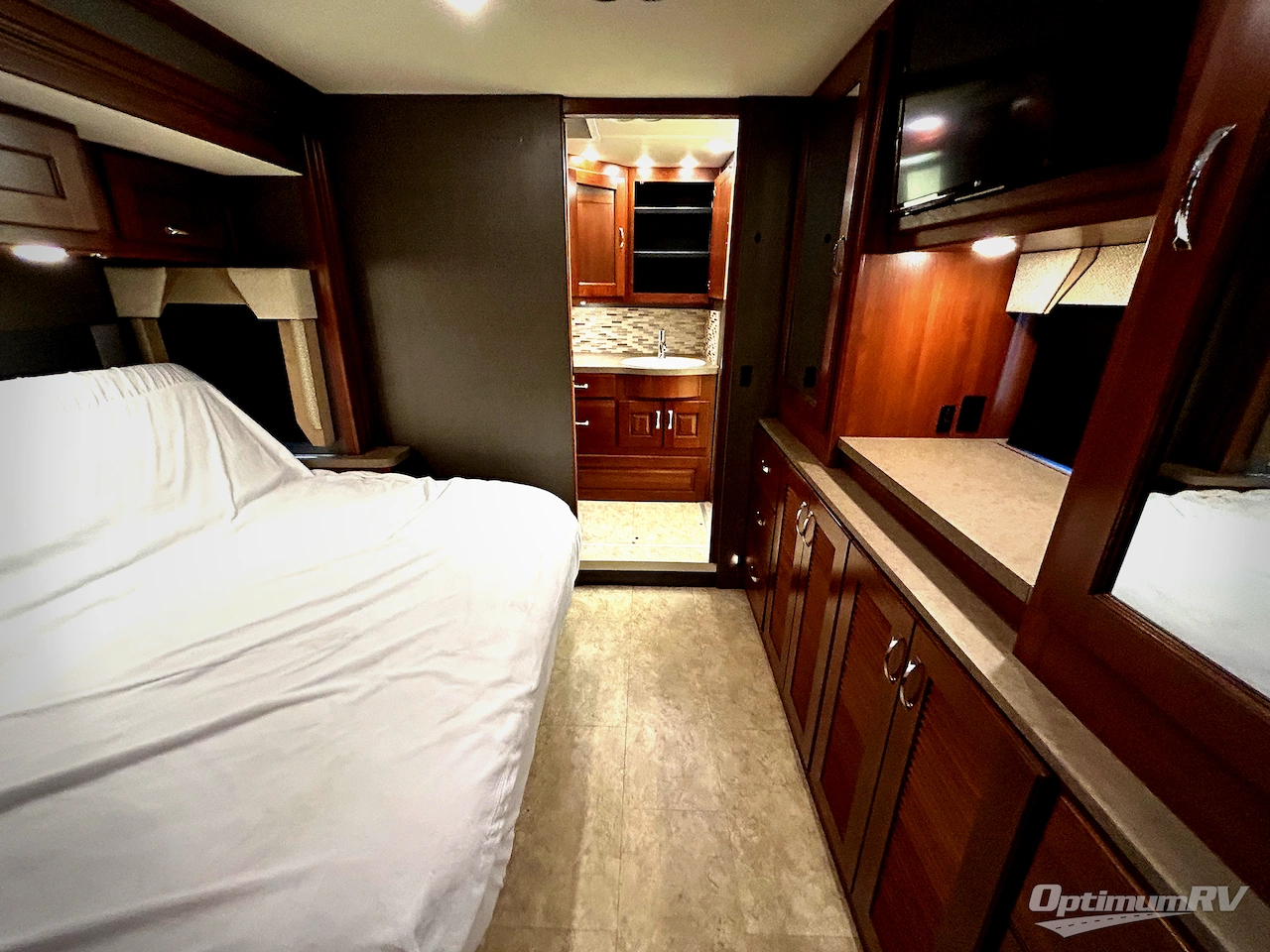2016 Fleetwood Excursion 36K Photo 16