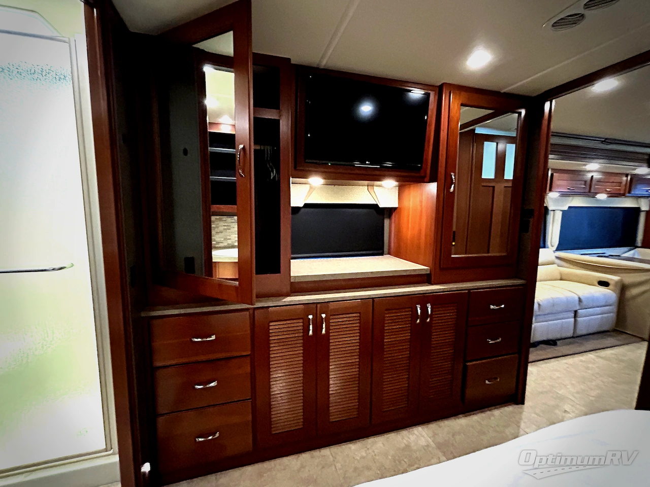 2016 Fleetwood Excursion 36K Photo 18