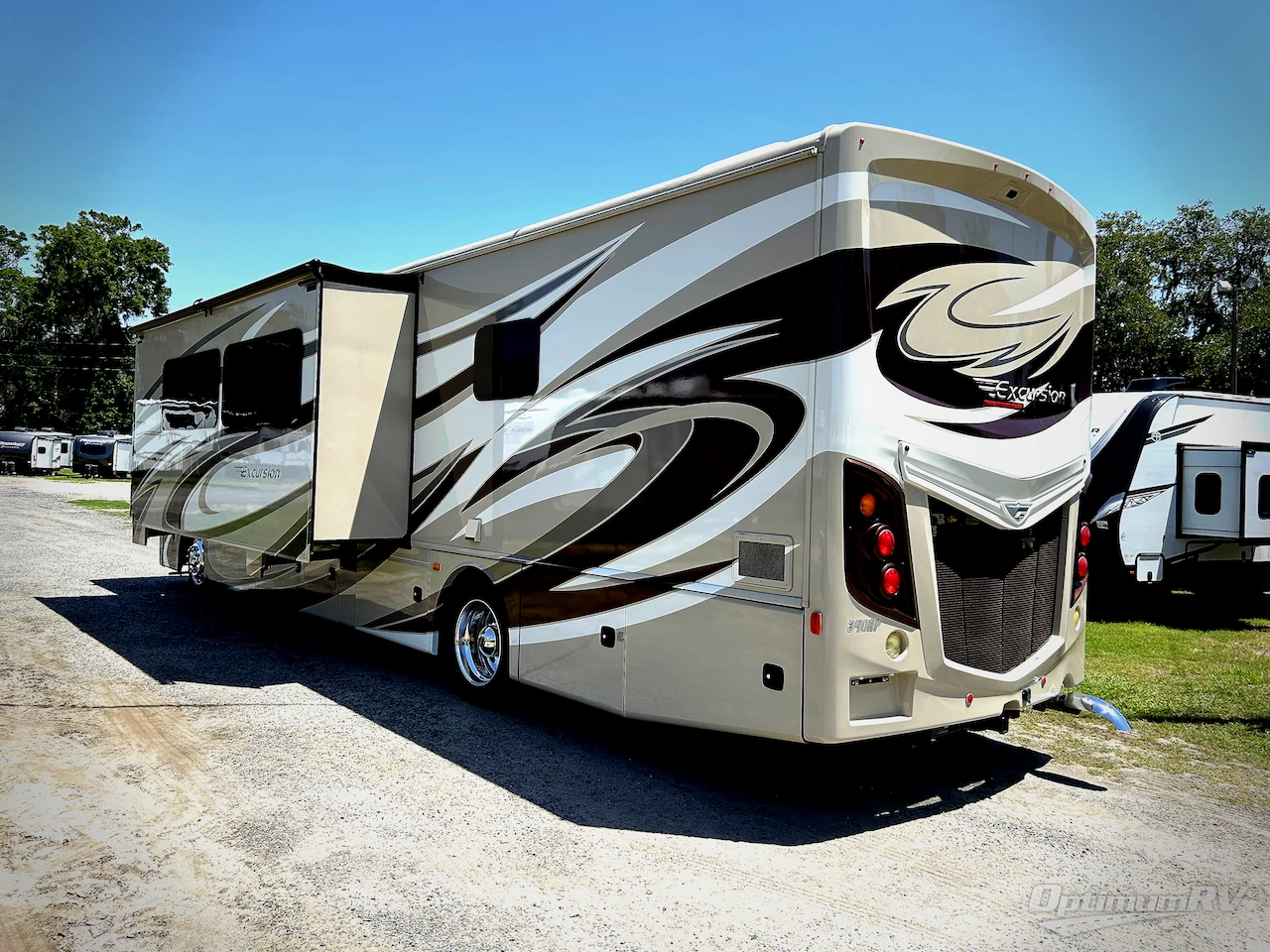 2016 Fleetwood Excursion 36K Photo 3