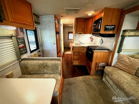 2003 Winnebago Minnie Winnie 329B RV Photo 2