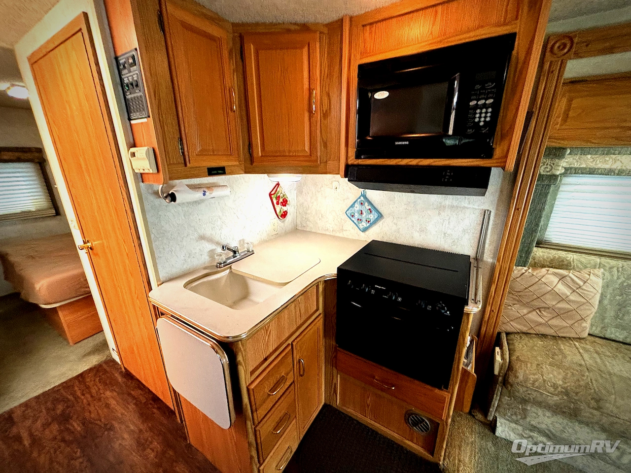2003 Winnebago Minnie Winnie 329B Photo 6