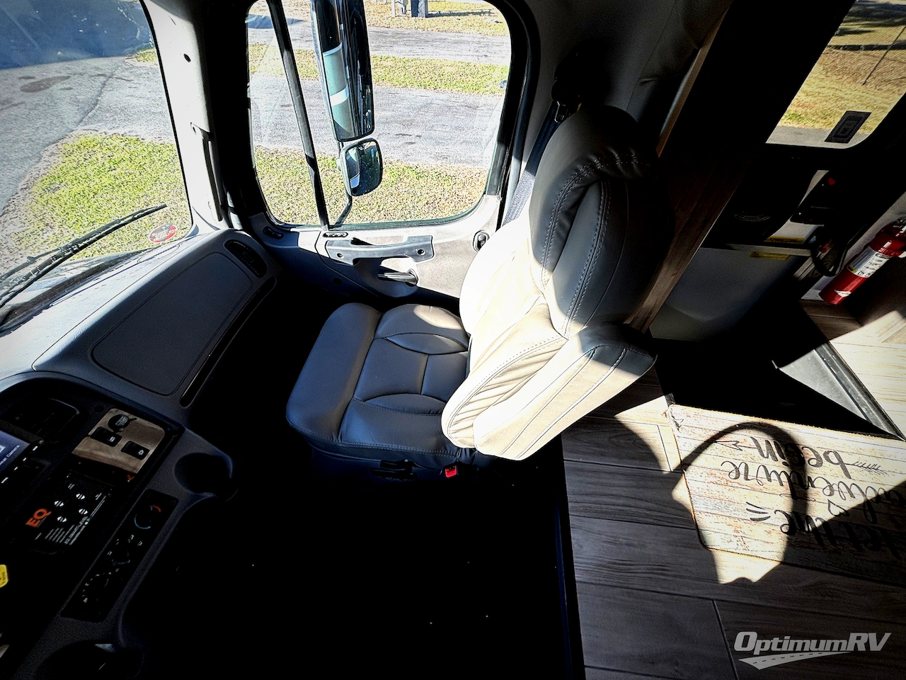 2024 Jayco Seneca Prestige 37M Photo 9