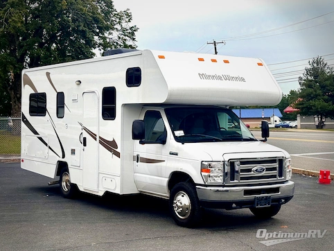 Used 2019 Winnebago Minnie Winnie 325AR Featured Photo