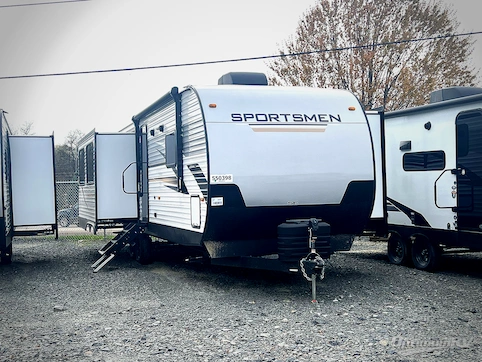 New 2025 KZ Sportsmen SE 303QBSE Featured Photo