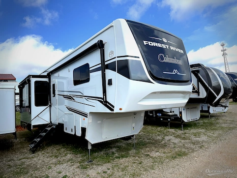 New 2025 Palomino Columbus 376DS Featured Photo