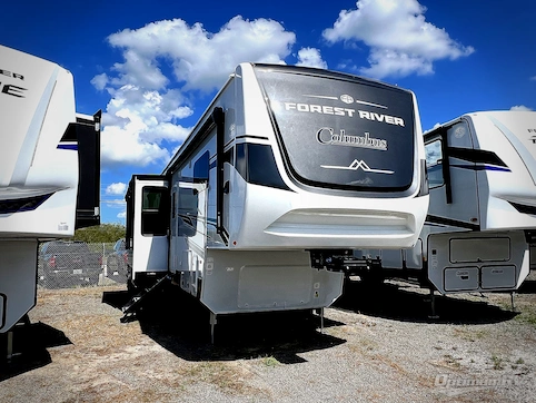 New 2025 Palomino Columbus 376DS Featured Photo
